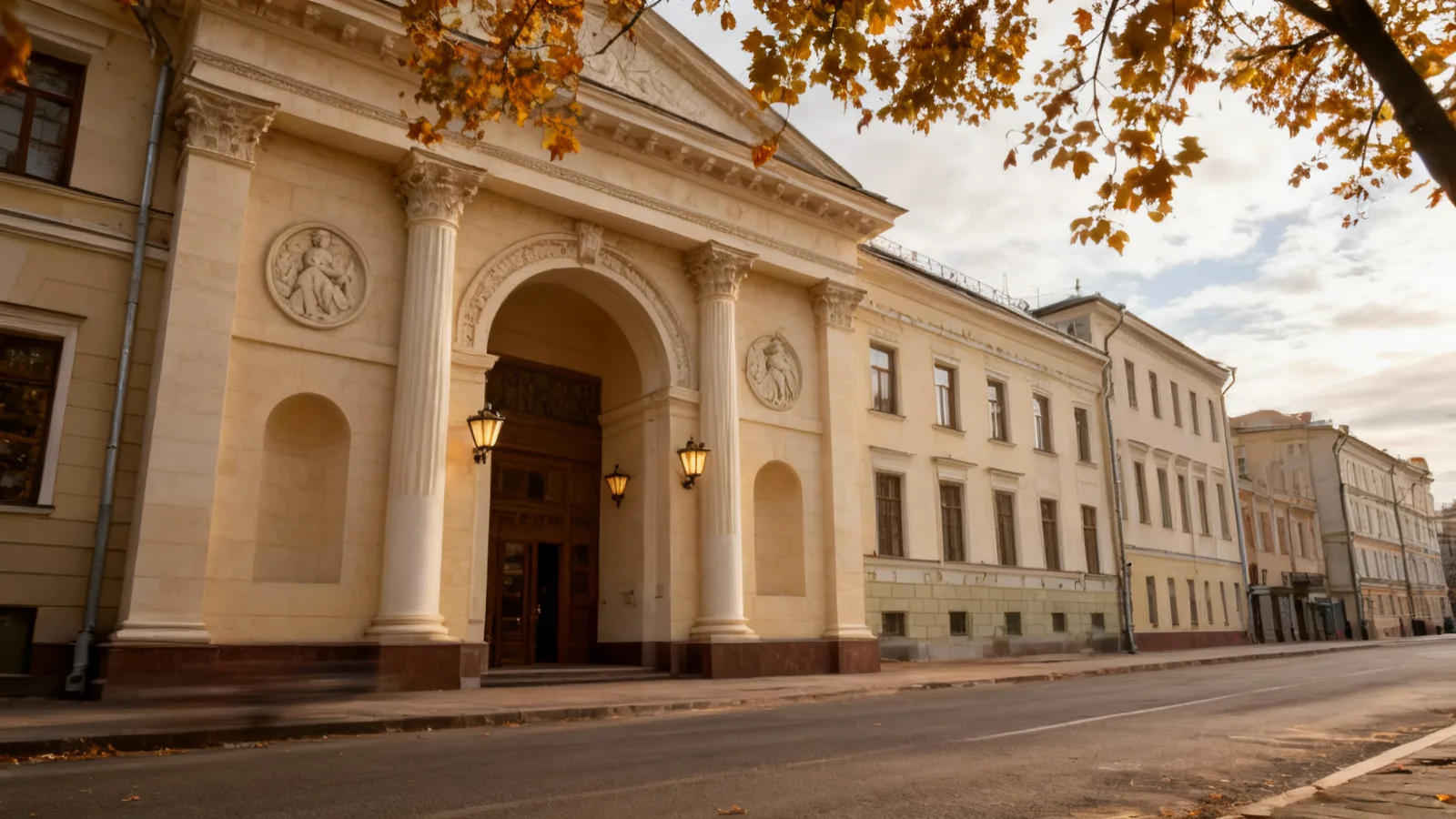 Остоженка, тихая историческая улица в Хамовниках